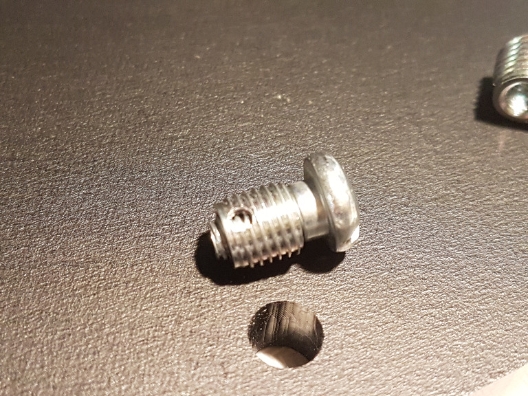 Datei:MowerDiskScrewDetailView.jpg