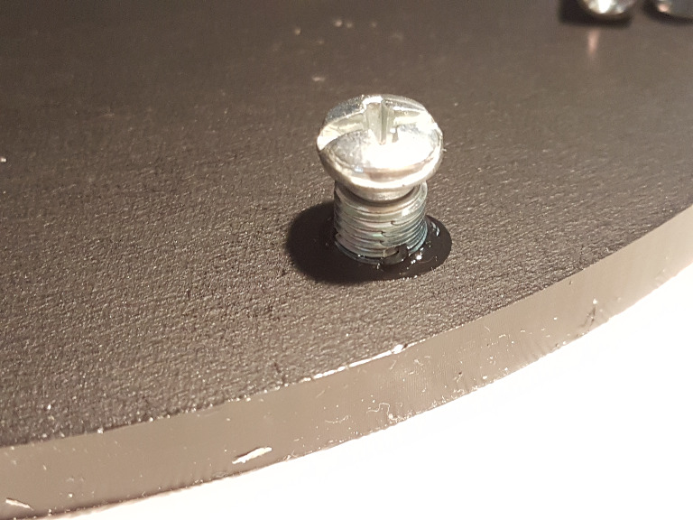 Datei:MowerDiskScrewDetaillView2.jpg