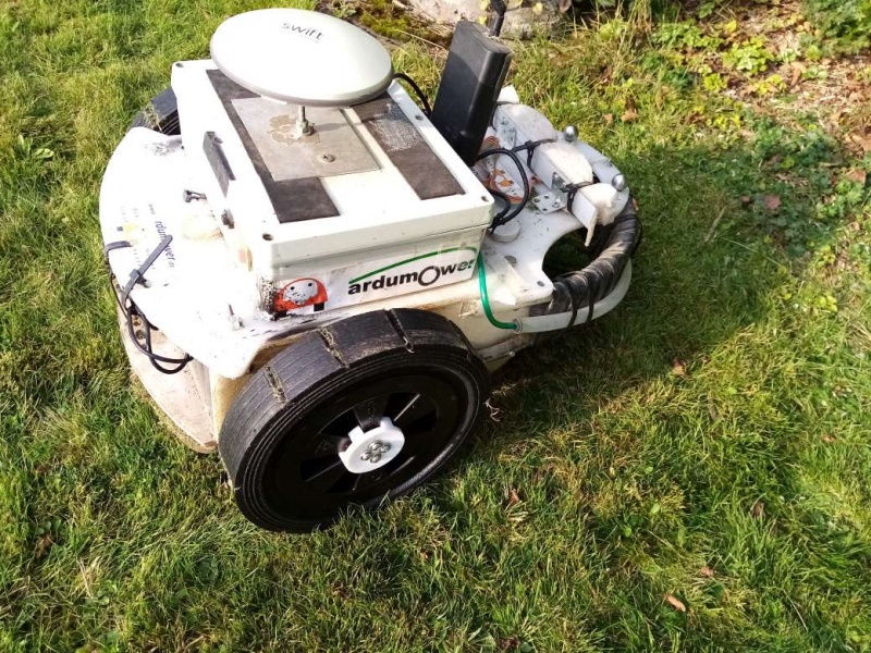 Datei:Ardumower 250mm rubber tires.JPEG